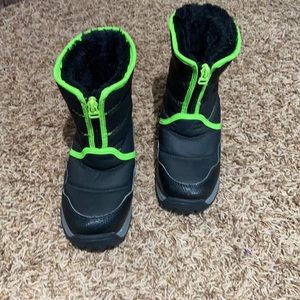 Size 13 kids snow boots. Great shape